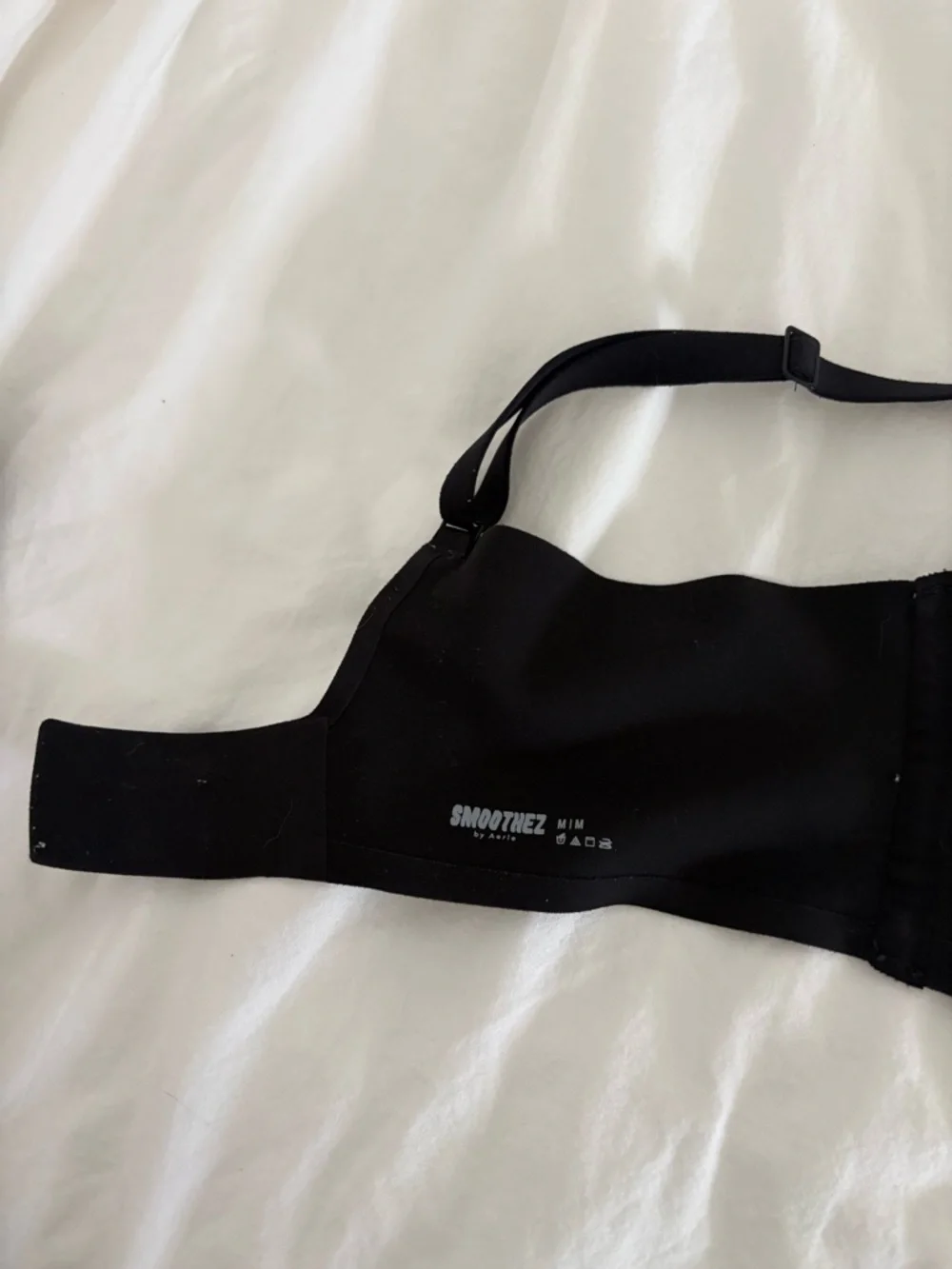SMOOTHEZ Bra-ish Wireless Bralette - Medium - Picture 10 of 13